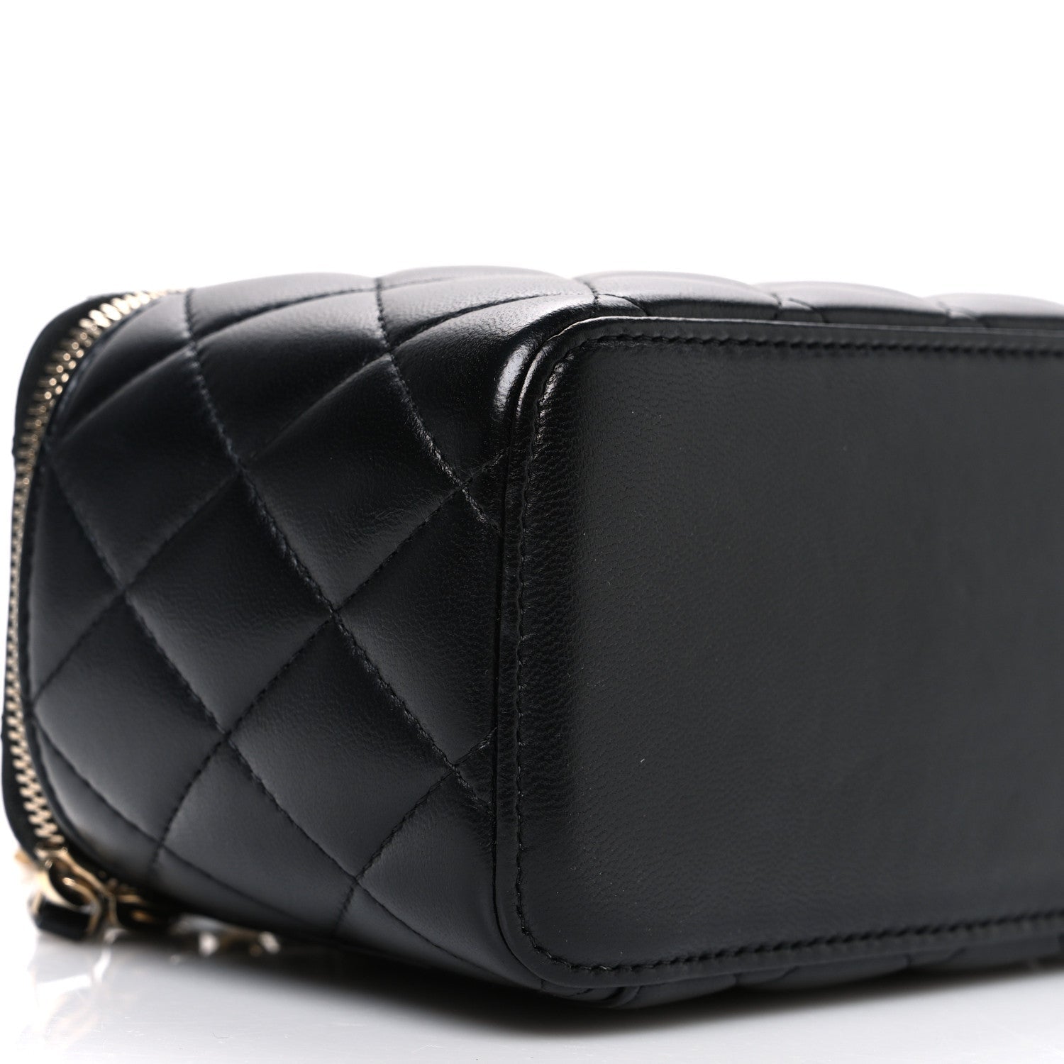 Lambskin Quilted Pearl Crush Small Vanity Case With Chain Black