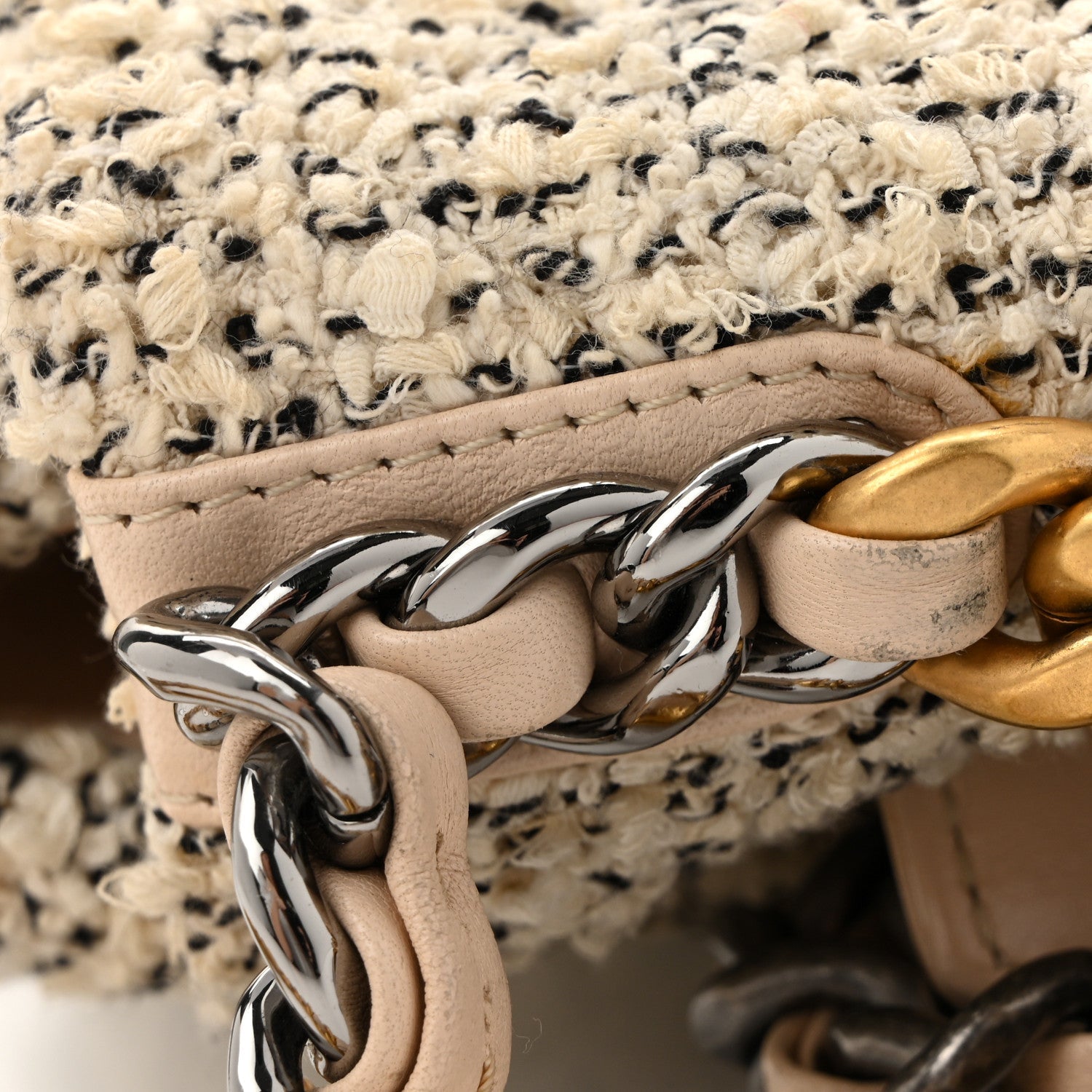 Tweed Quilted Medium Chanel 19 Flap Ecru Black