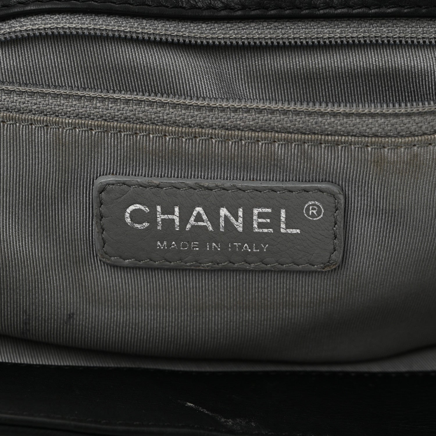 Calfskin Medium On the Bund Flap Black