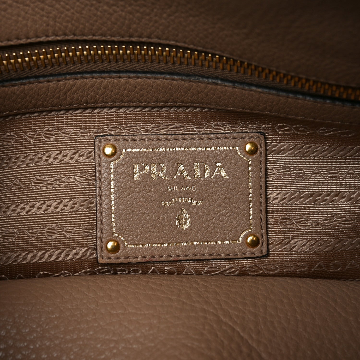 Vitello Phenix Shoulder Bag Cammeo