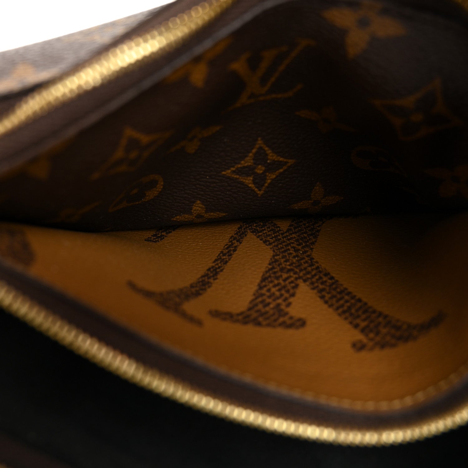 Reverse Monogram Giant Double Zip Pochette