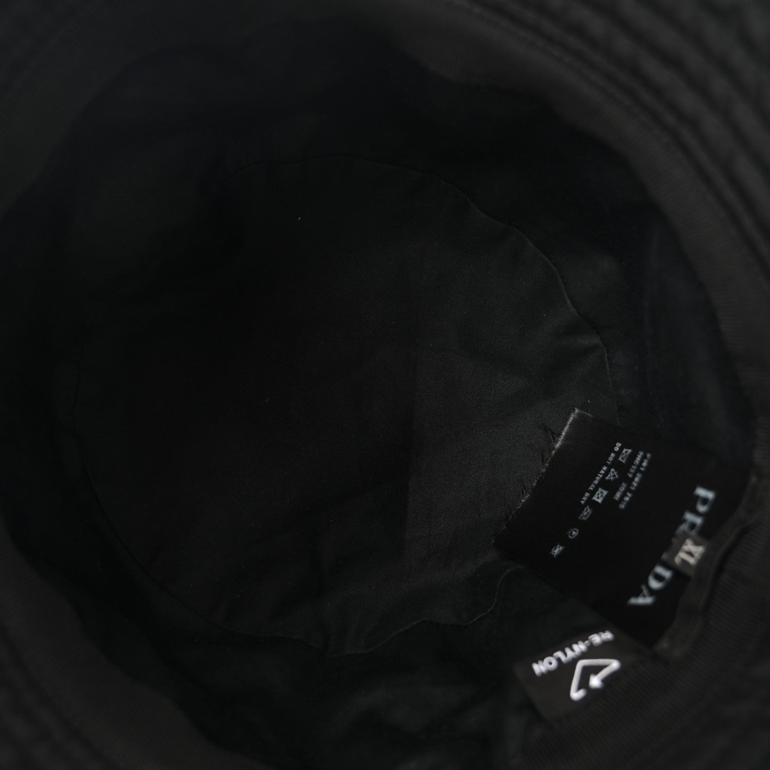 Re-Nylon Metal Triangle Logo Mens Bucket Hat XL Black