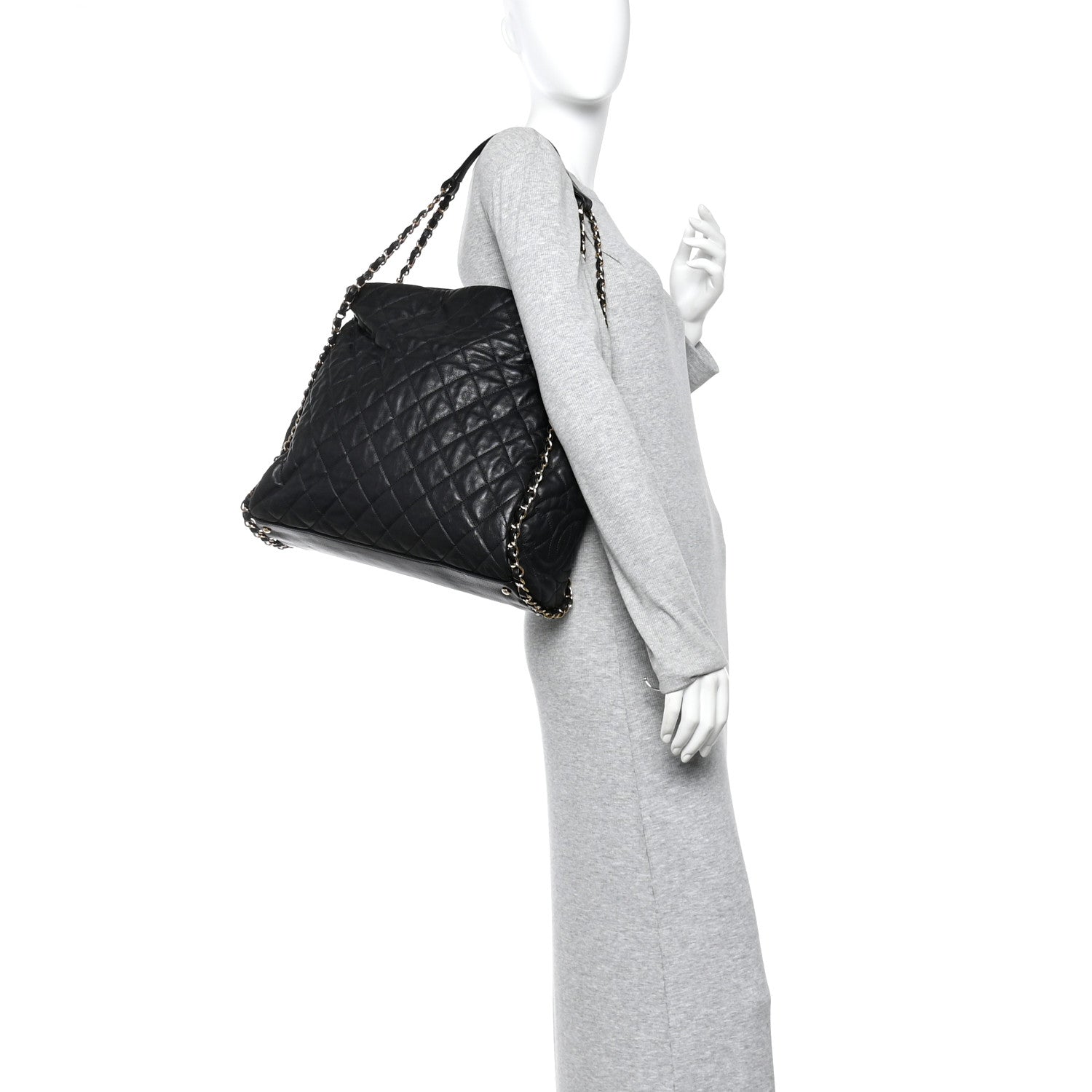 Calfskin Quilted Large Chain Me Hobo Black