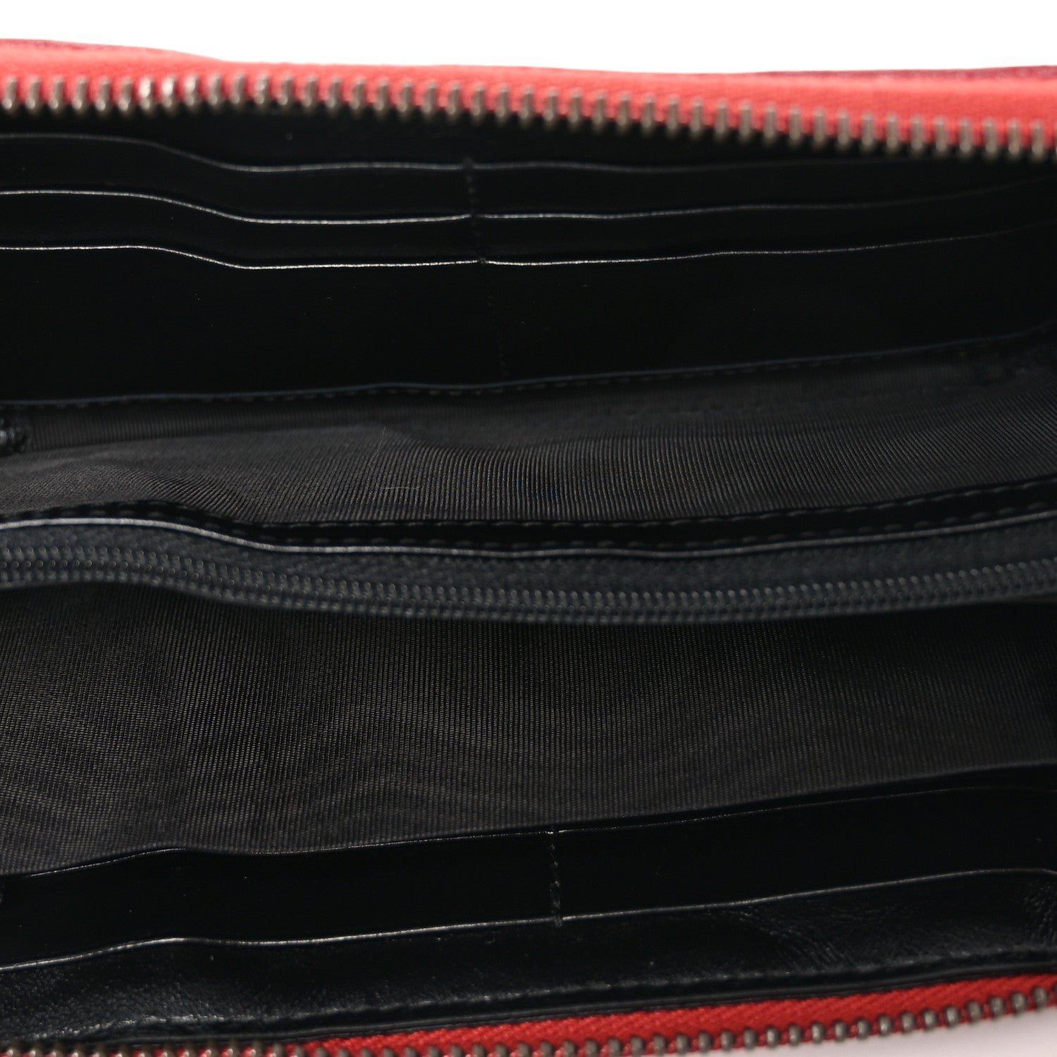 Vintage Effect Calfskin Matelasse Diagonal Torchon GG Marmont Zip Around Wallet Black Romantic Cherry
