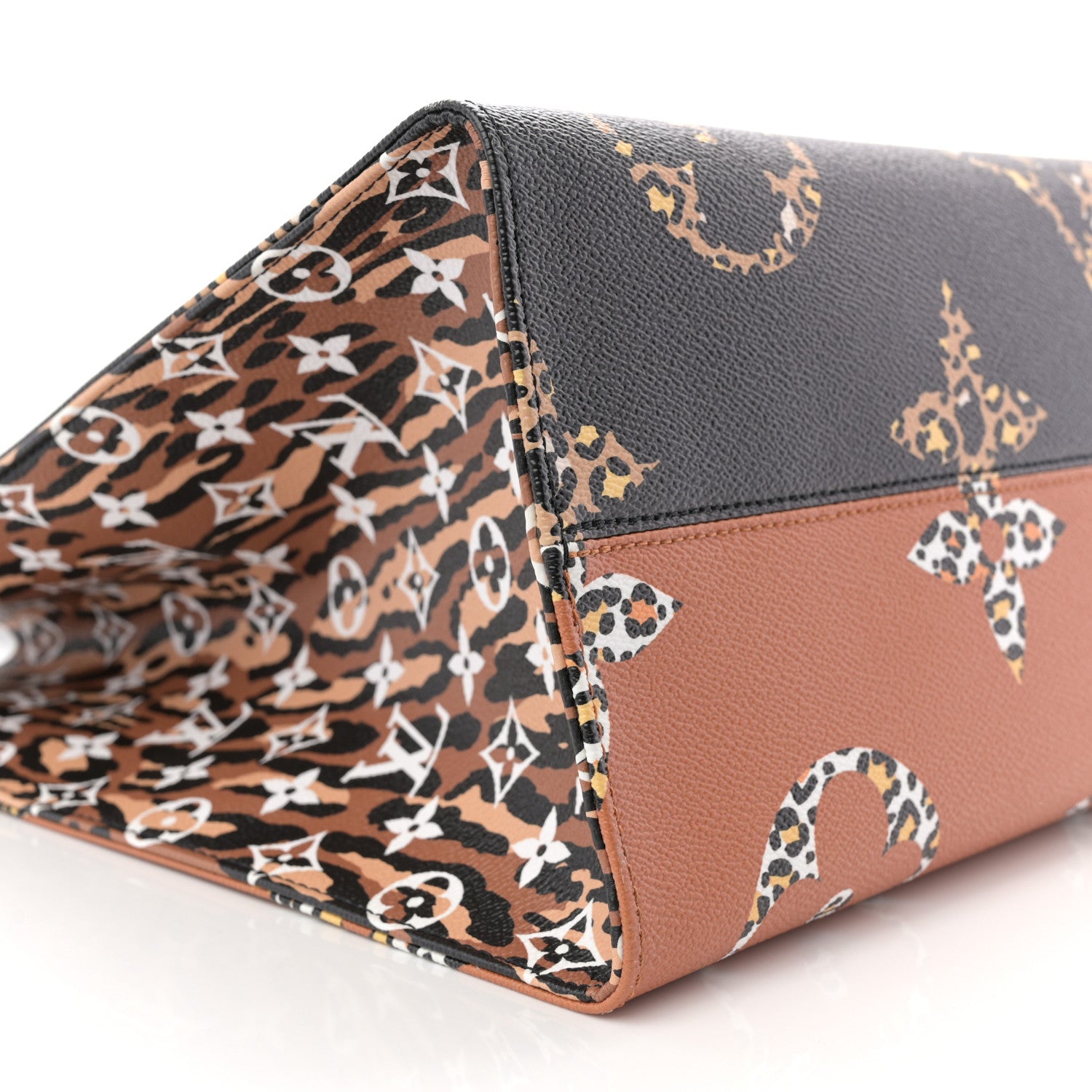 Monogram Giant Jungle Onthego GM Black