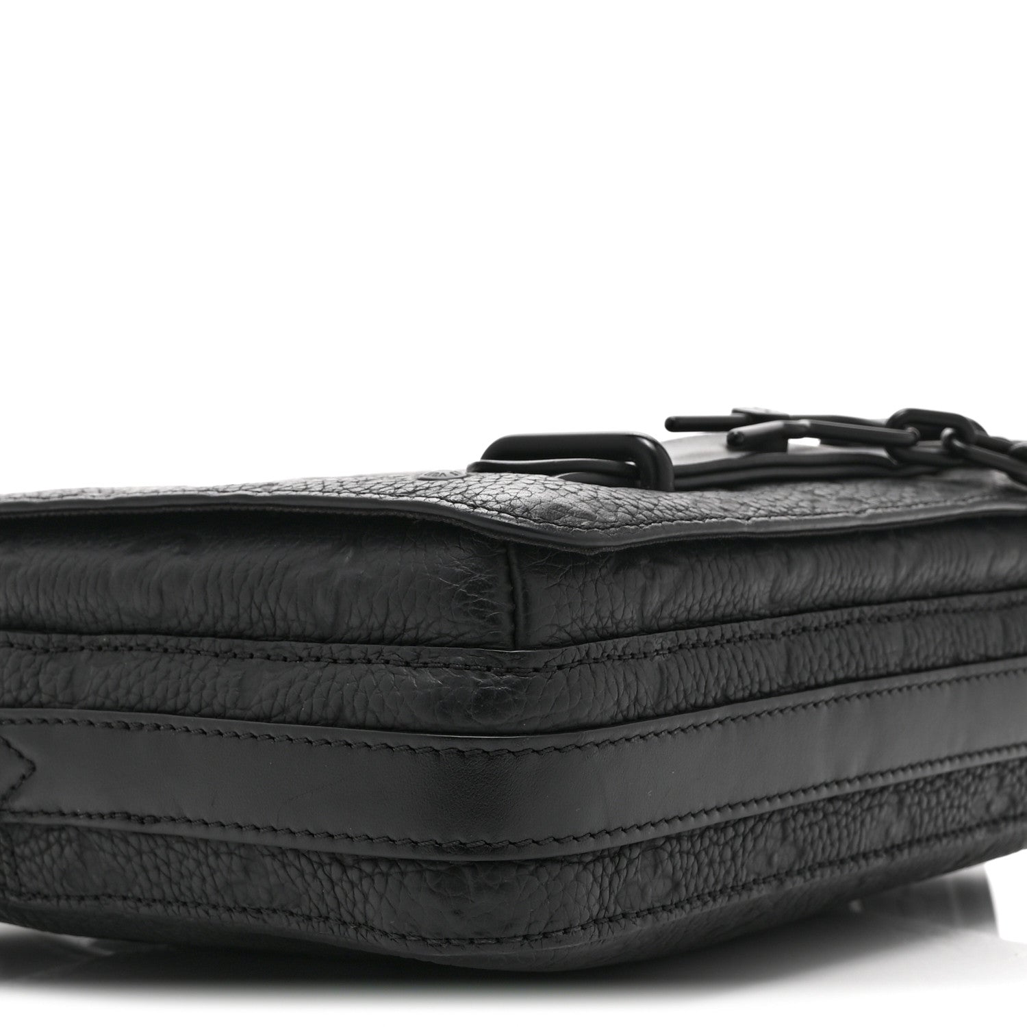 Taurillon Monogram Steamer Messenger Black