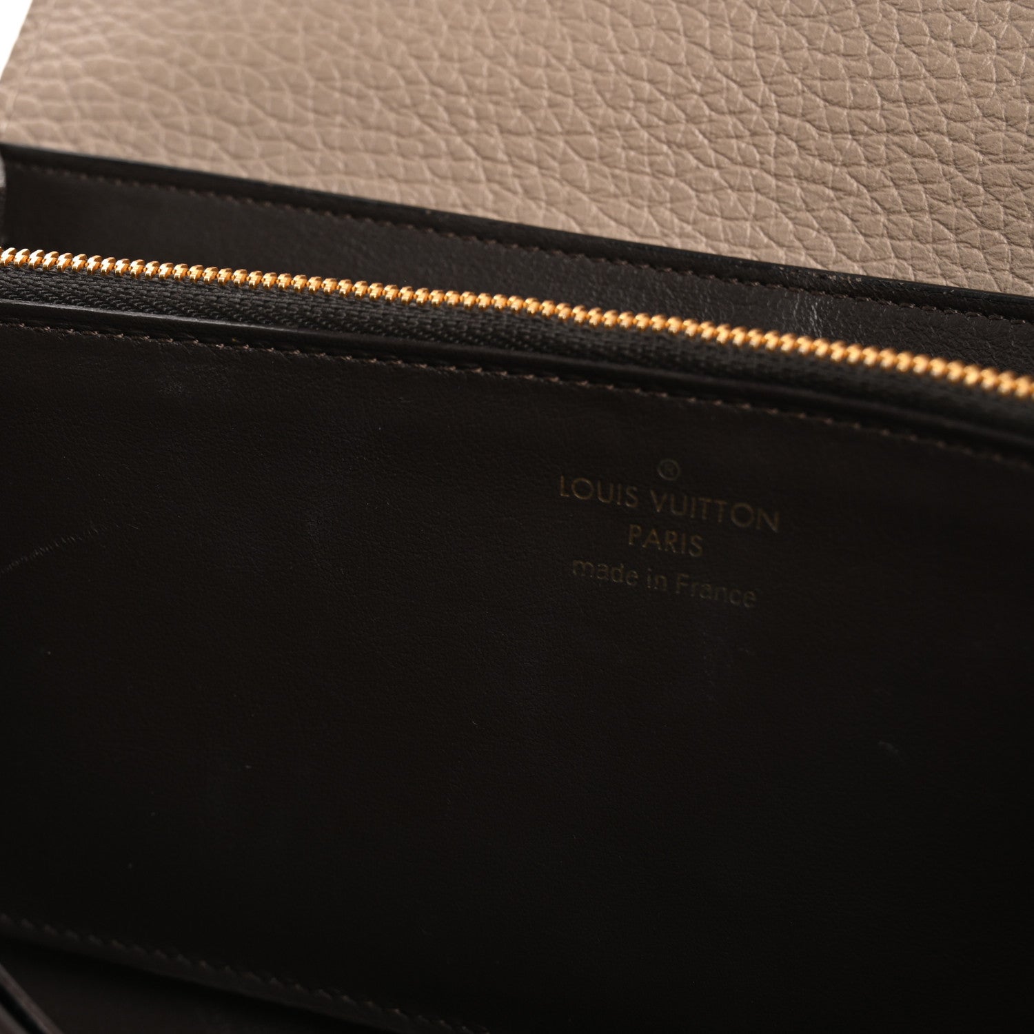 Taurillon Capucines Wallet Galet