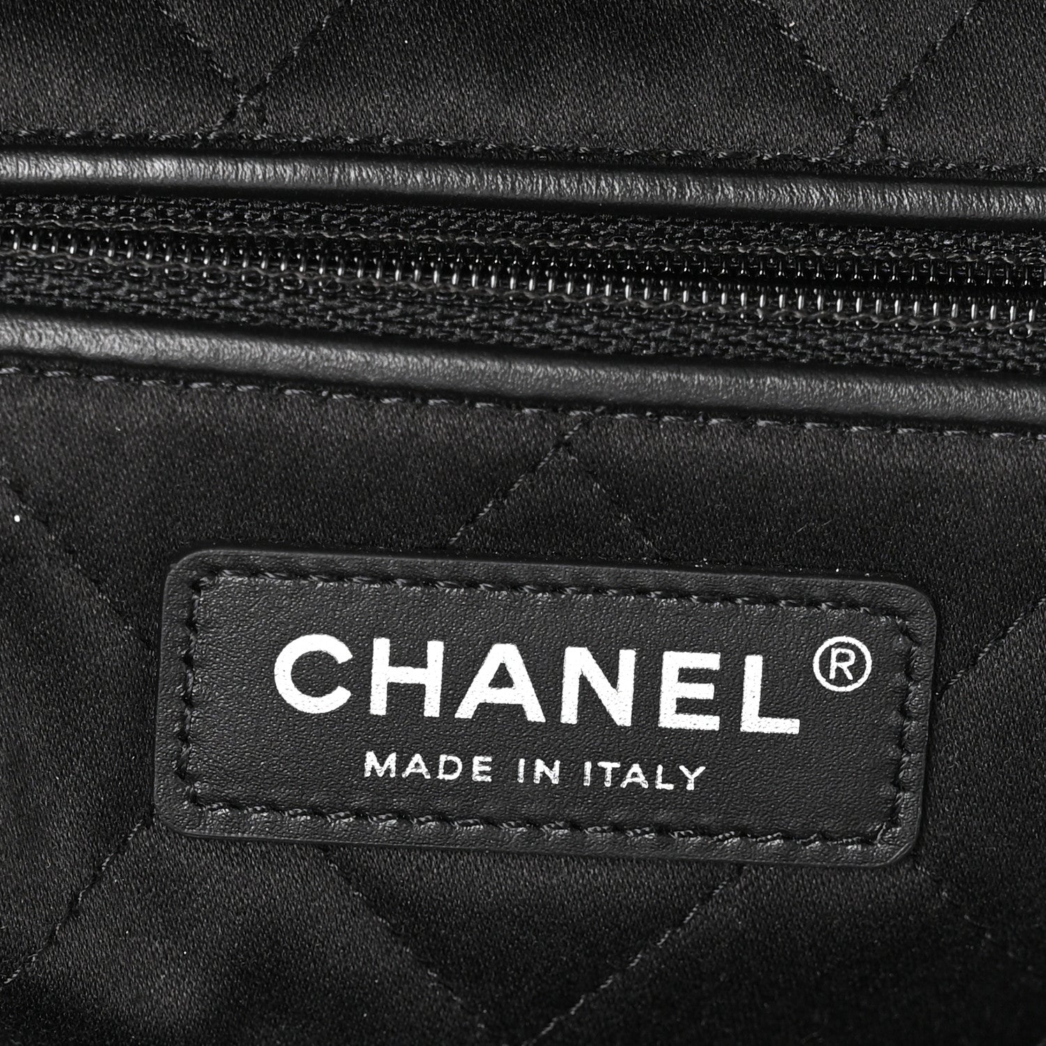 Shiny Calfskin Quilted Small Chanel 22 So Black