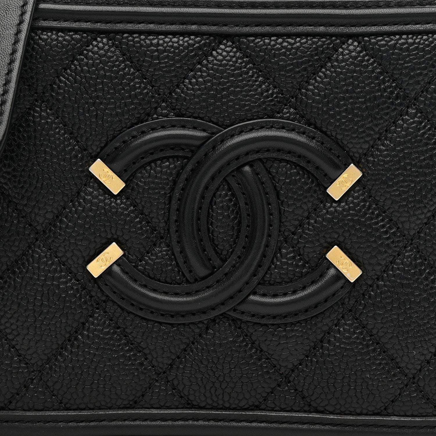 Caviar Quilted Small CC Filigree Vanity Case Black