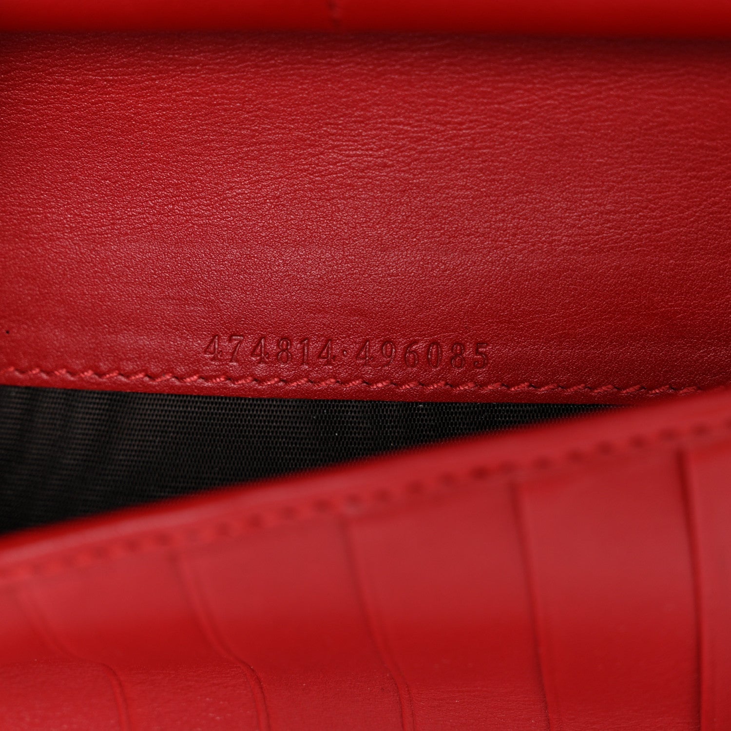Calfskin Matelasse GG Marmont Zip Around Wallet Hibiscus Red