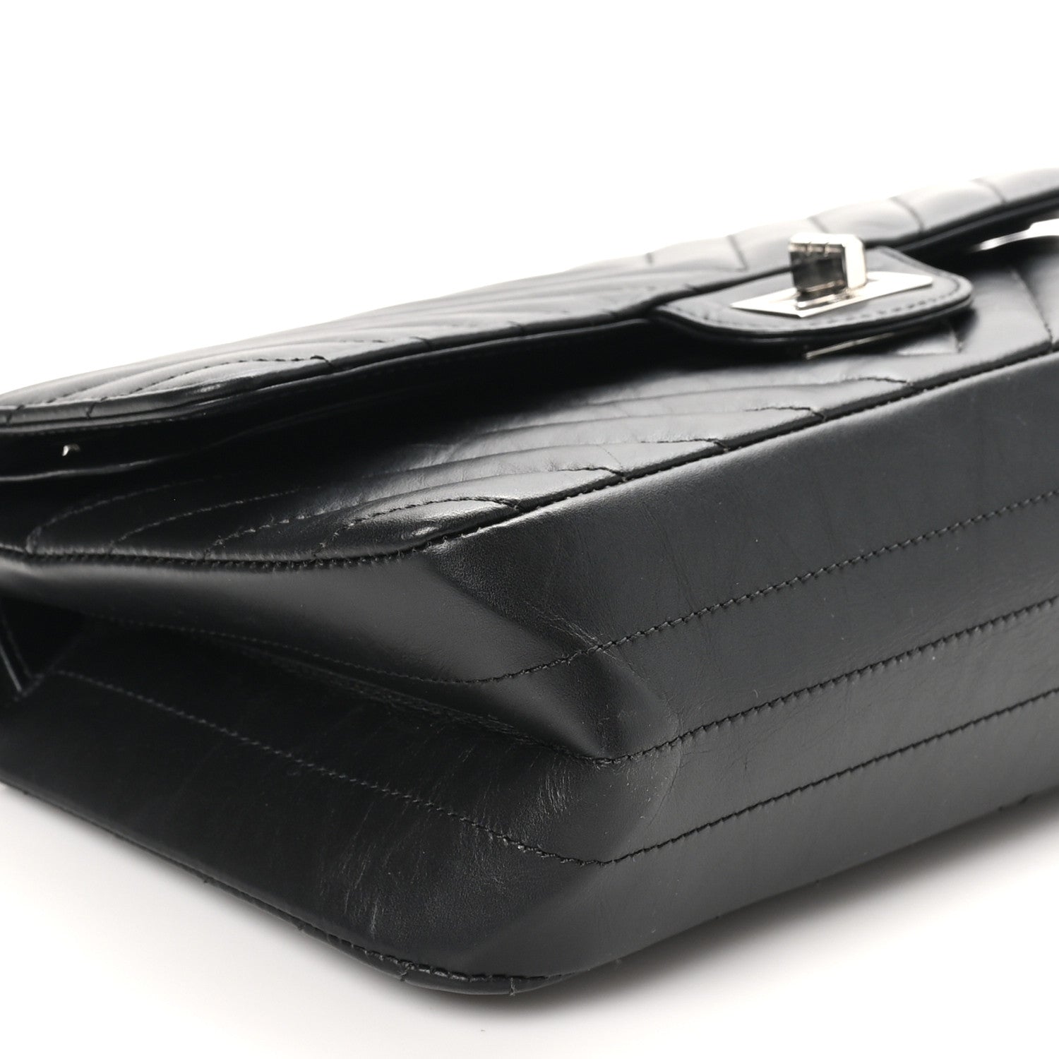 Aged Calfskin Chevron Quilted 2.55 Reissue 225 Flap Black