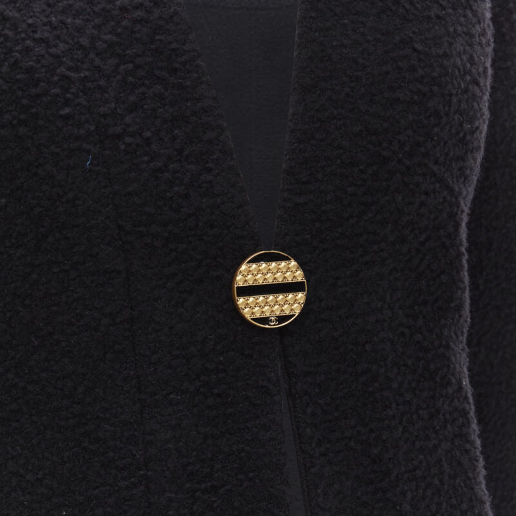 Women's Chanel wool boucle round shoulder on jacket
