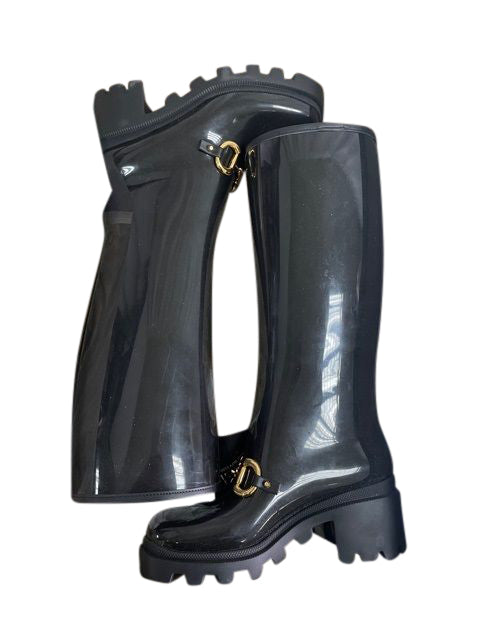Women's Gucci Women Knee-High Rubber Boot With Horsebit In Black Leather