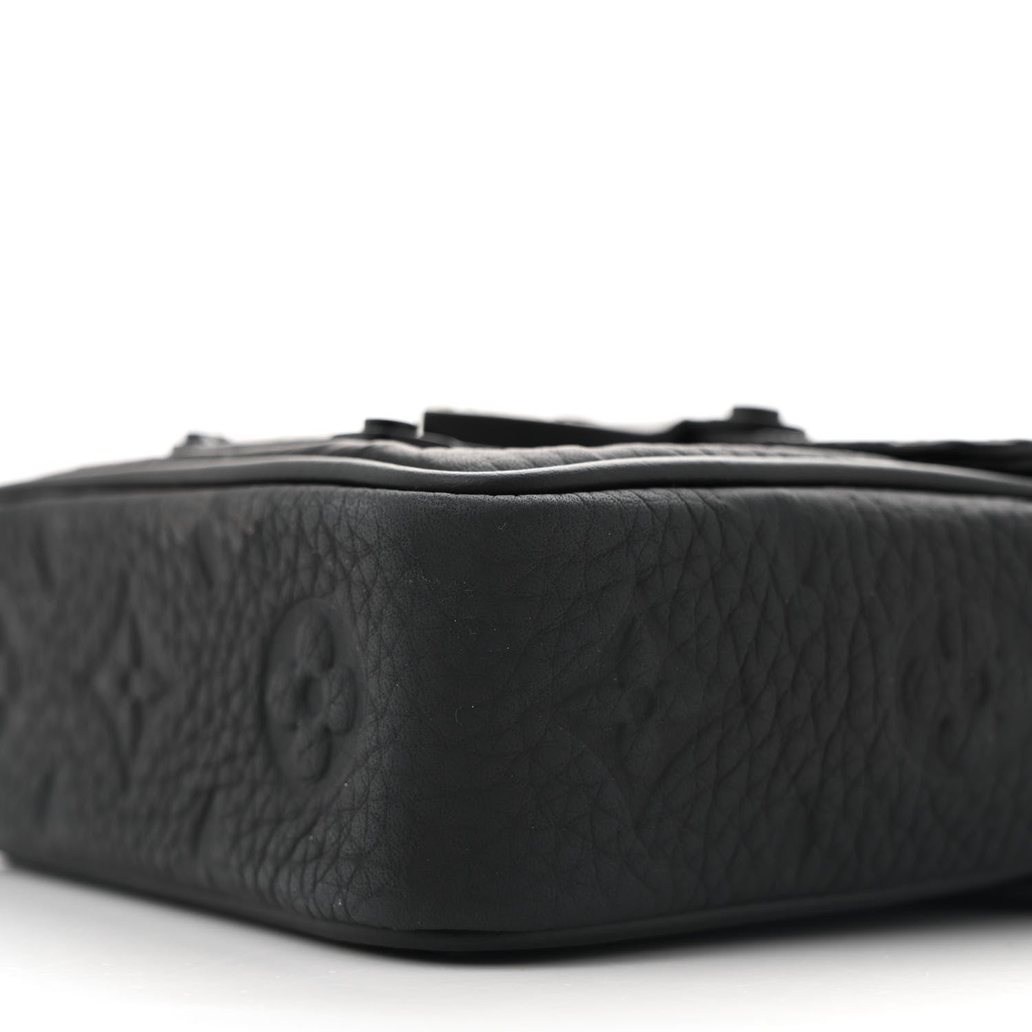 Taurillon Monogram Pico S Lock Ultra Black