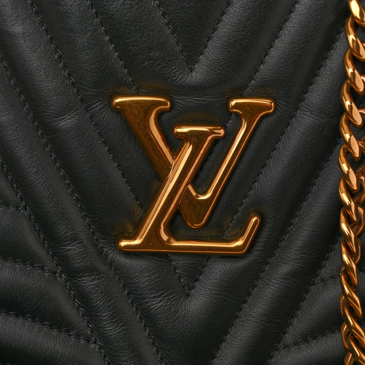 Calfskin New Wave Chain Tote Black