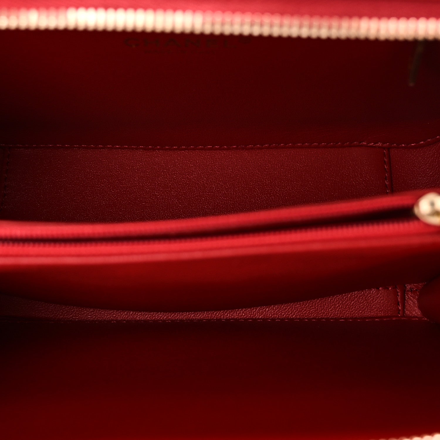 Caviar Quilted Medium CC Filigree Vanity Case Red