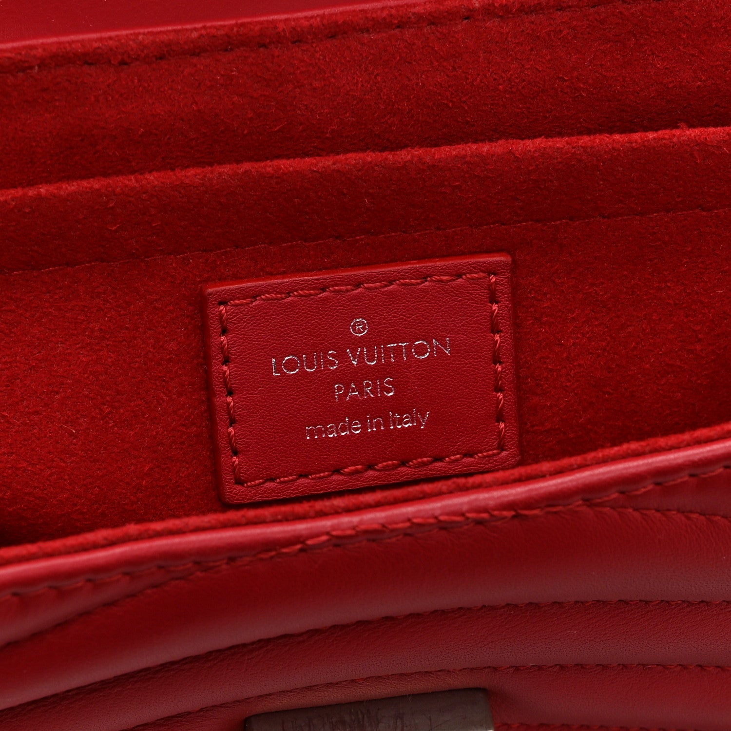 Calfskin New Wave Chain MM Ecarlate