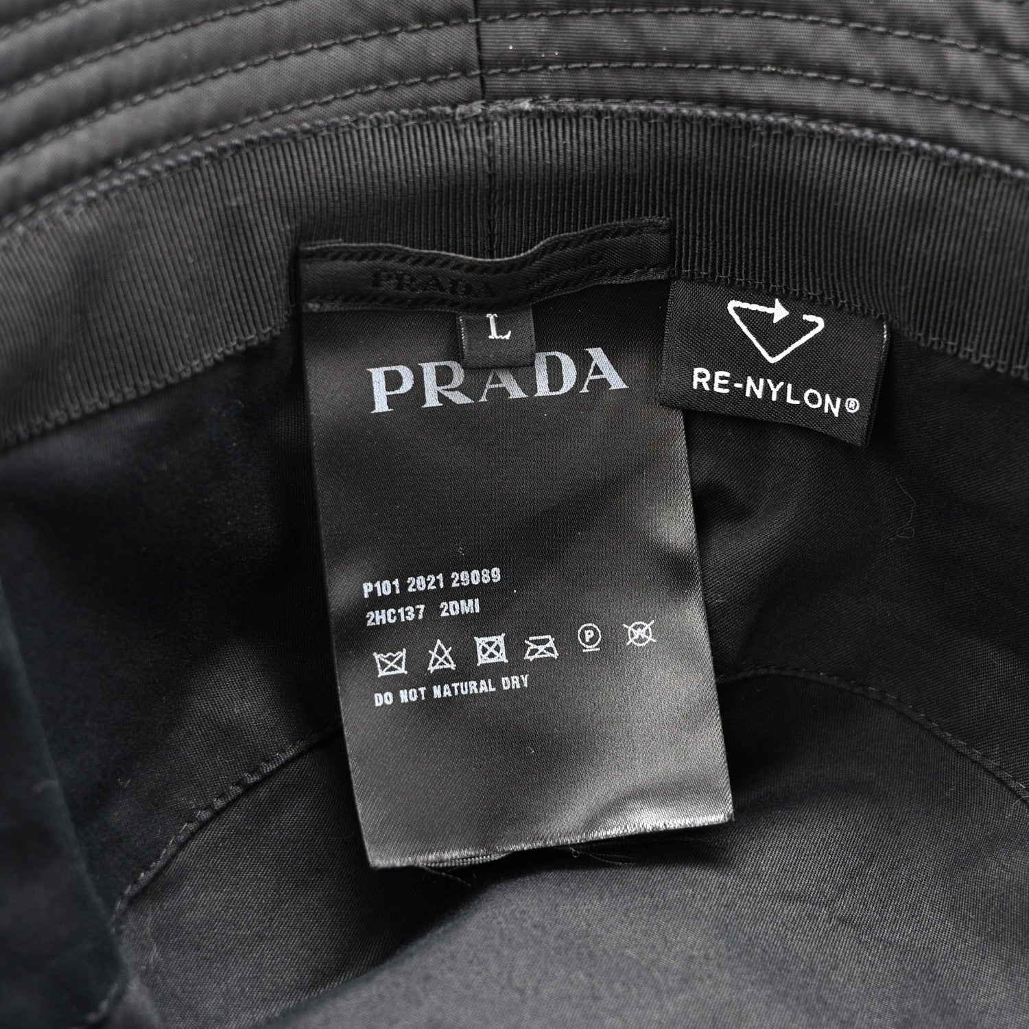 Re-Nylon Metal Triangle Logo Mens Bucket Hat L Black