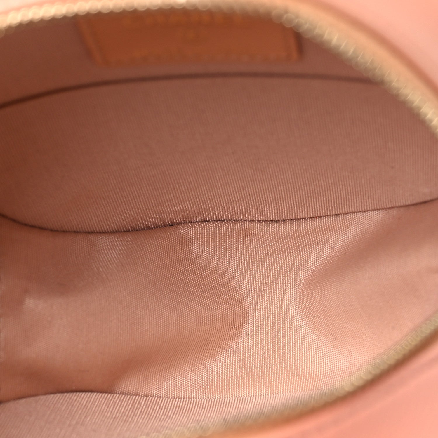 Calfskin Quilted Pearl Round Clutch With Chain Pink