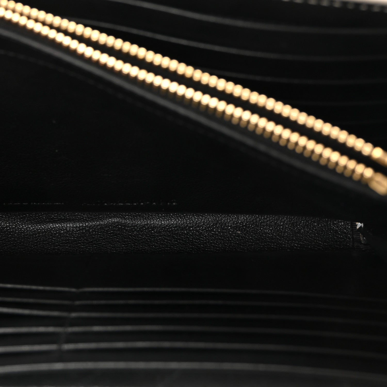 Metallic Grained Calfskin Classic Letters Chain Wallet Argento