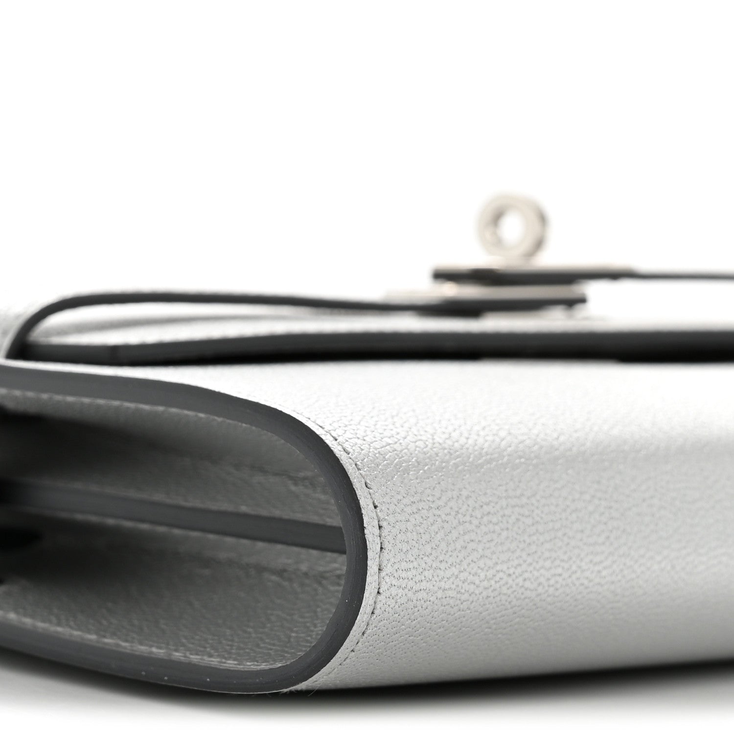 Metallic Chevre Chamkilight Kelly Wallet To Go Argent