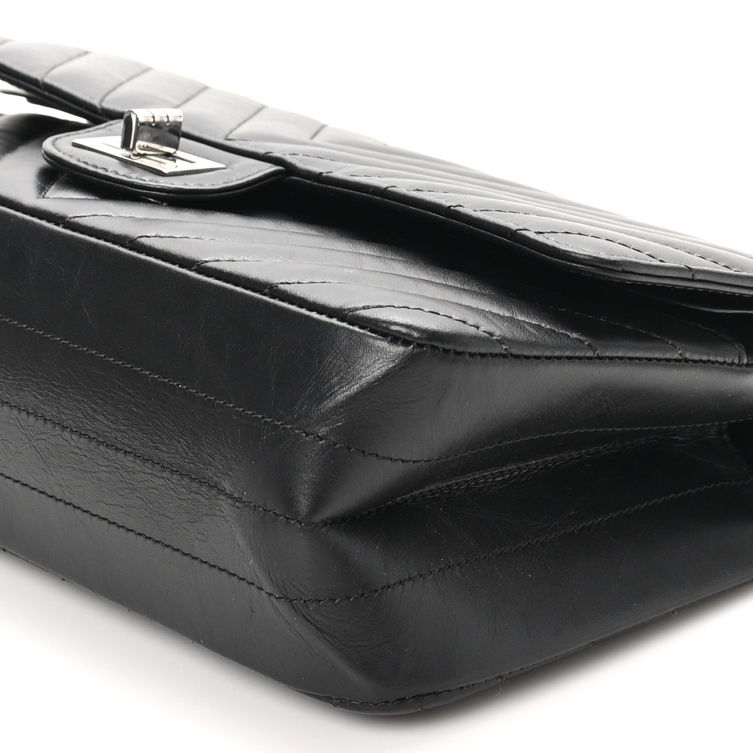 Aged Calfskin Chevron Quilted 2.55 Reissue 225 Flap Black