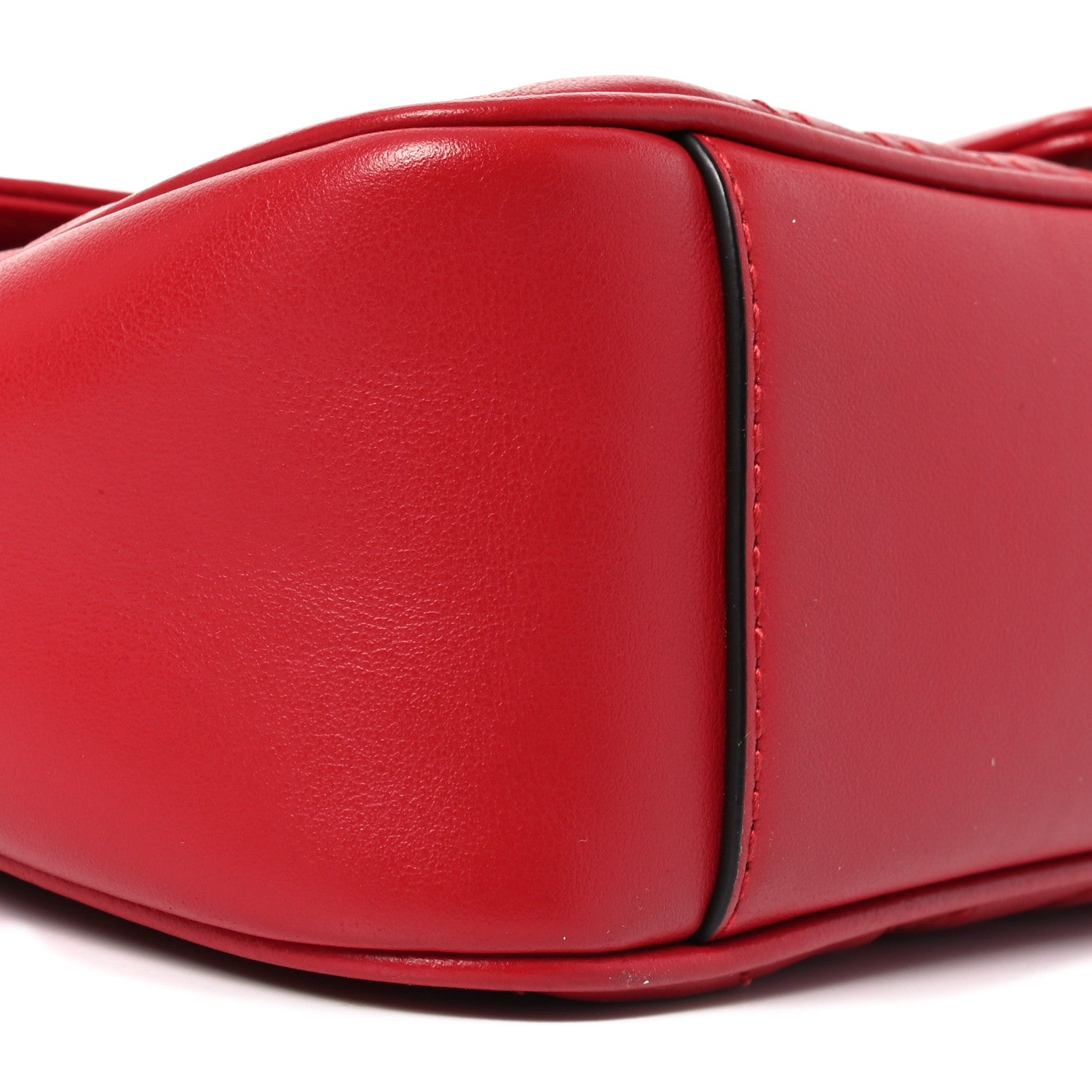 Calfskin Matelasse Small GG Marmont Shoulder Bag Hibiscus Red