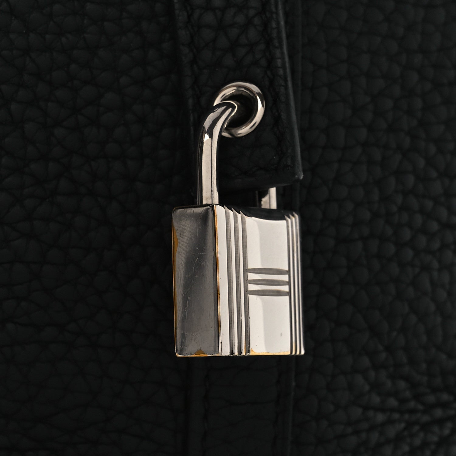 Taurillon Clemence Picotin Lock 22 MM Black