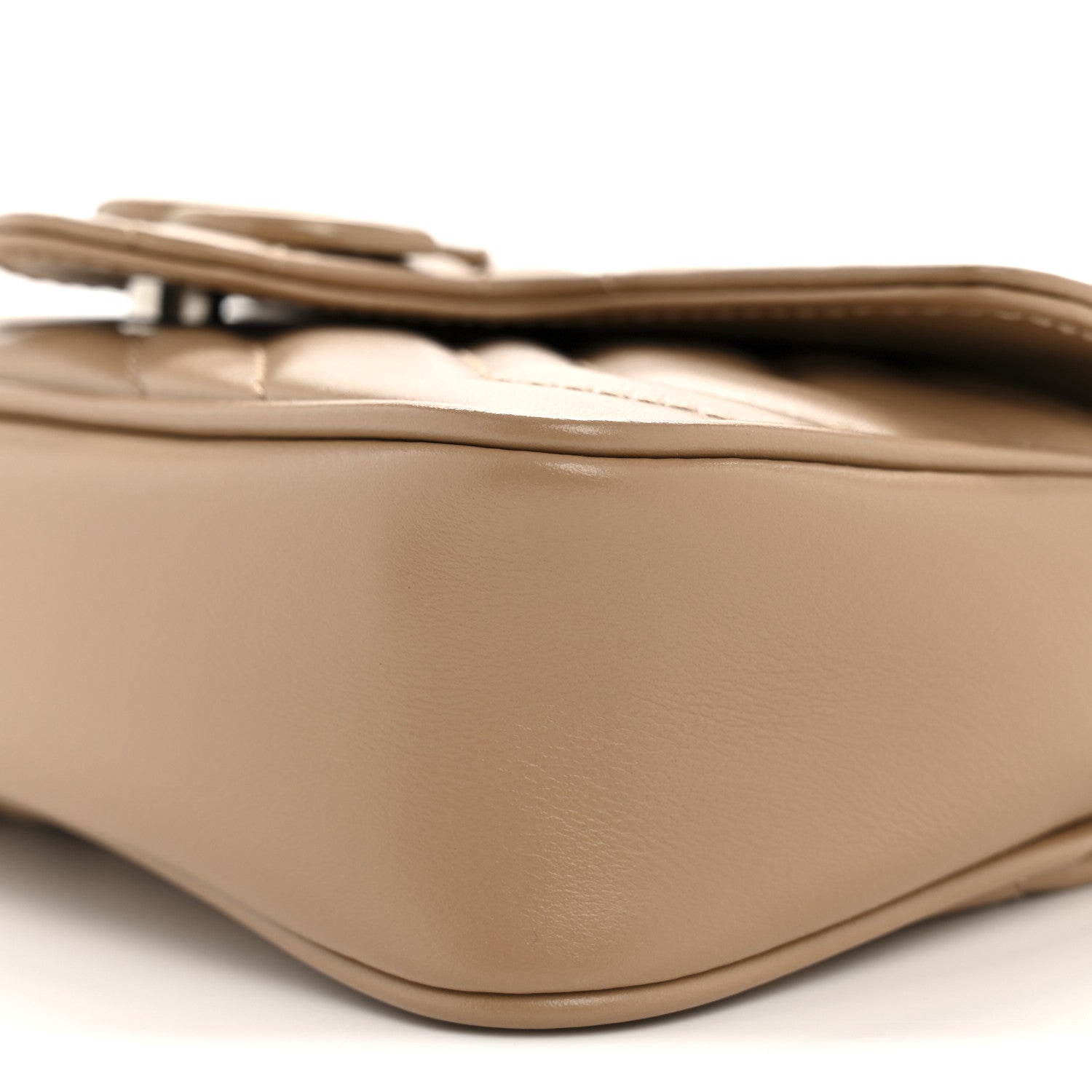 Calfskin Matelasse Monochrome Super Mini GG Marmont Shoulder Bag Camelia