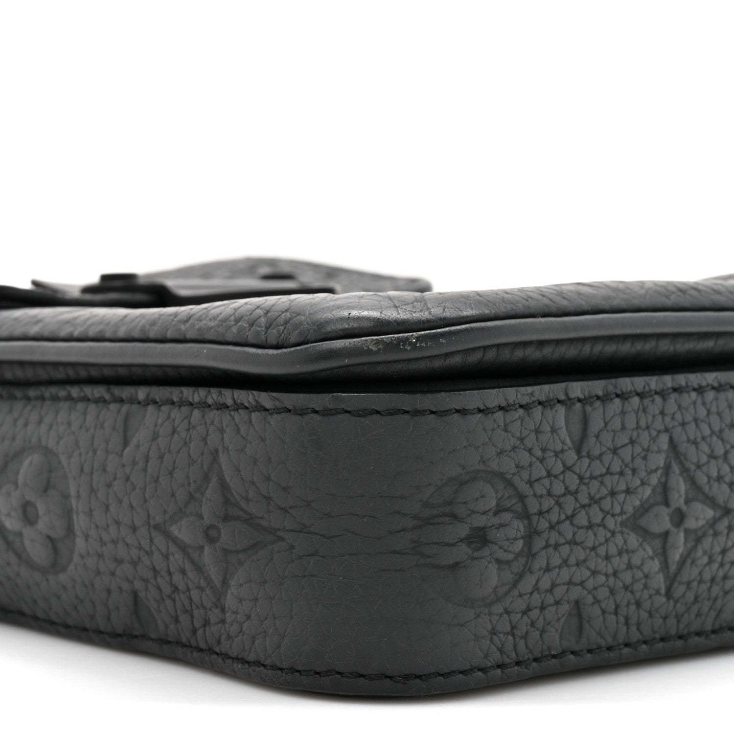 Taurillon Monogram S Lock Wearable Wallet Black