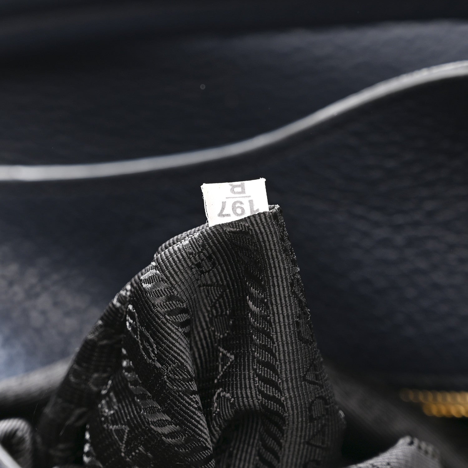 Vitello Phenix Embossed Logo Hobo Baltico