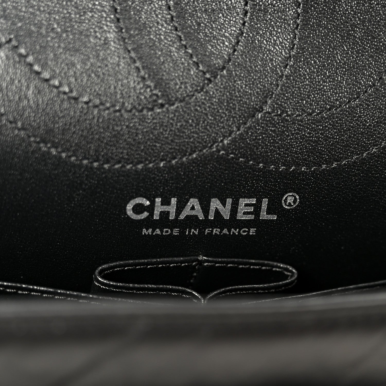 Aged Calfskin Chevron Quilted 2.55 Reissue 226 So Black