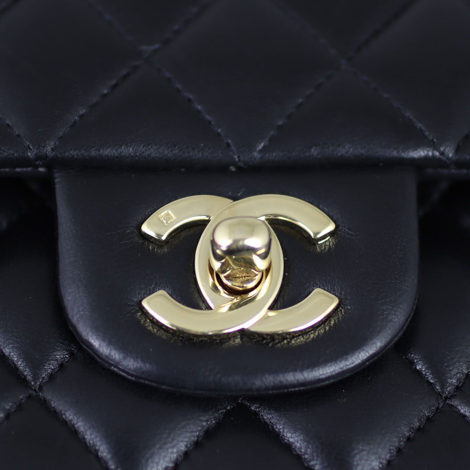 Chanel Classic Double Flap Medium | Black 11 Series