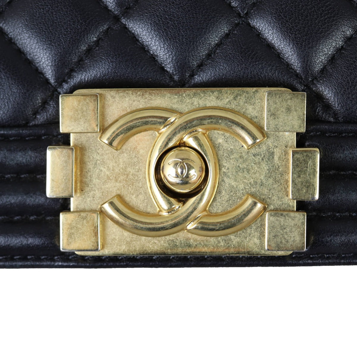 Chanel Boy Old Medium | 22 Series