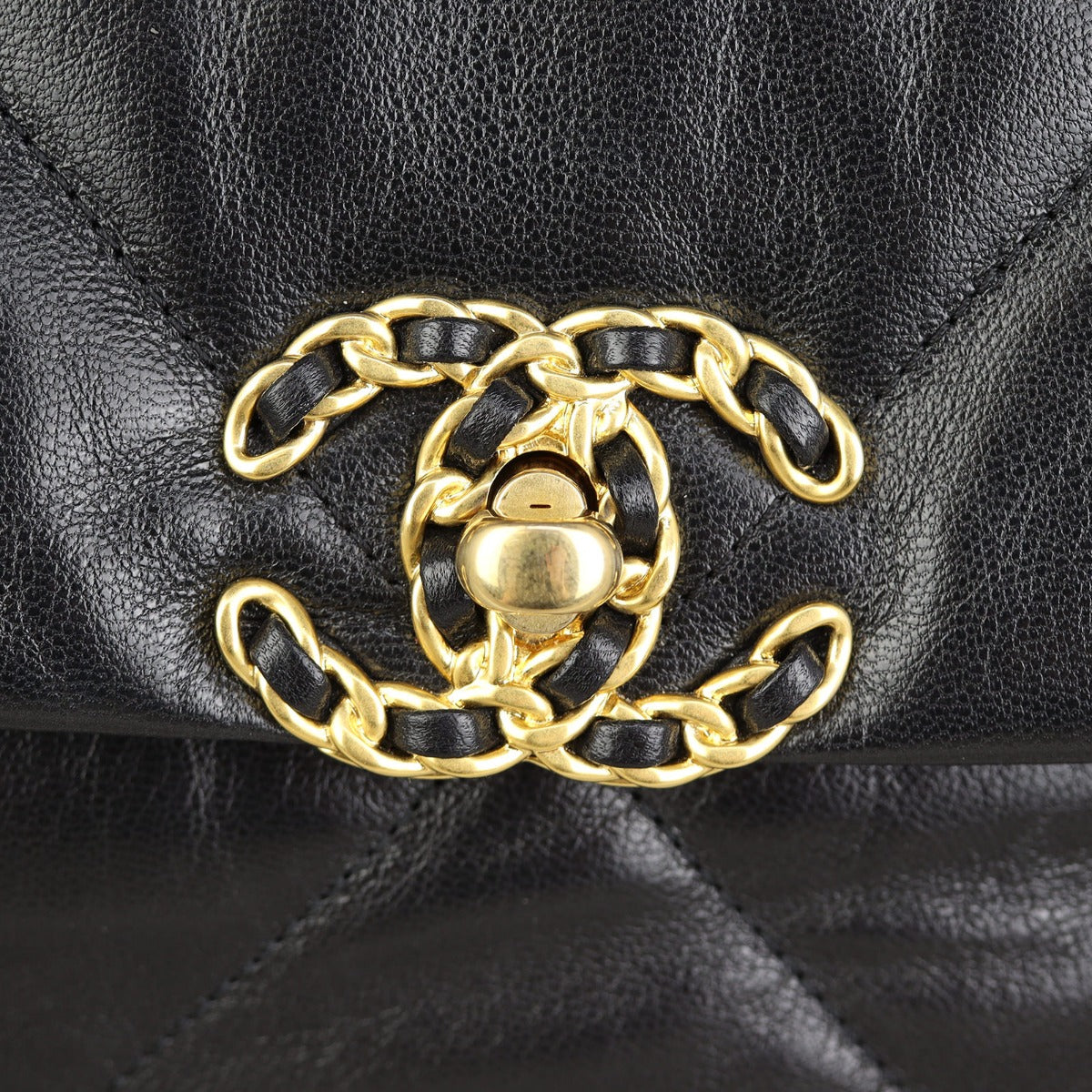 Chanel 19 Flap Bag Medium | Black