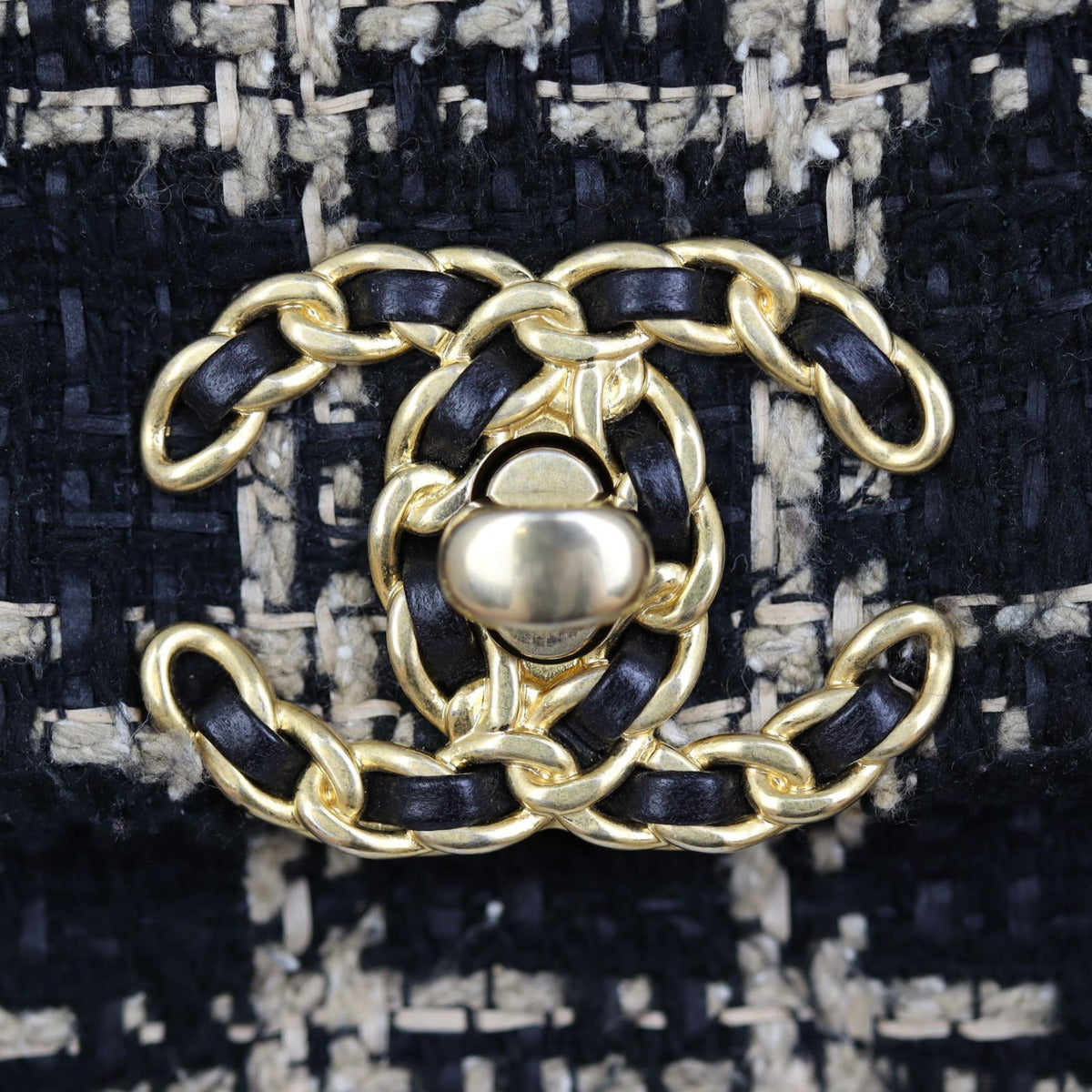 Chanel 19 Tweed Flap Bag Medium | Black