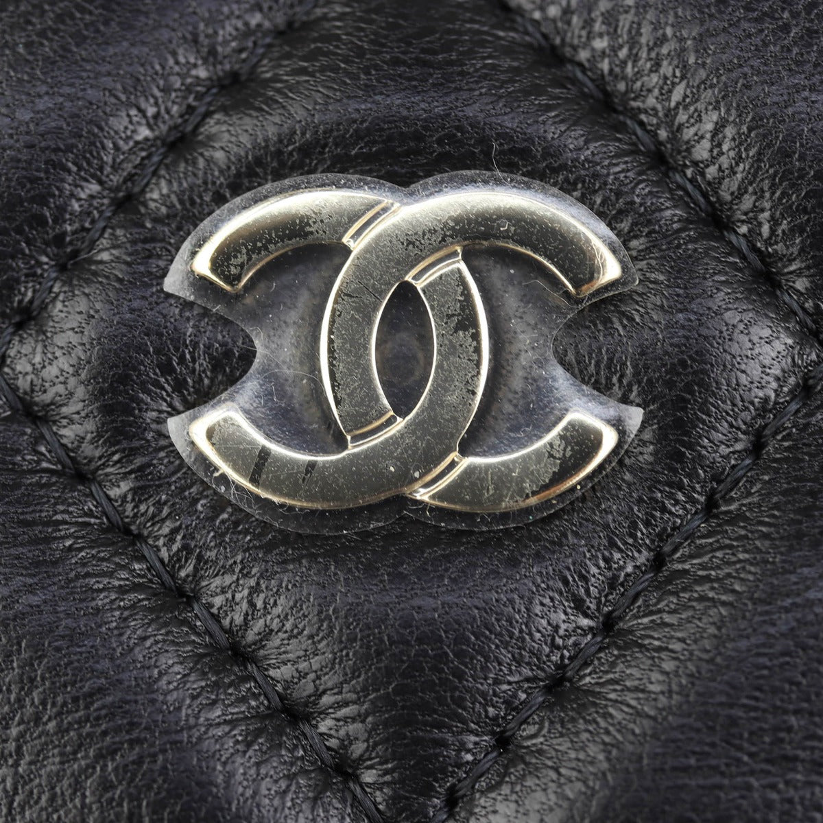 Chanel Quilted Cosmetic Case Medium | Black