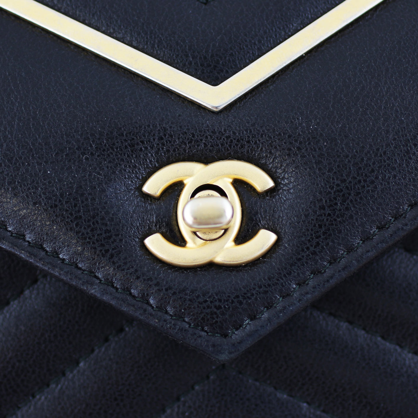 Chanel CC Envelope Wallet on Chain