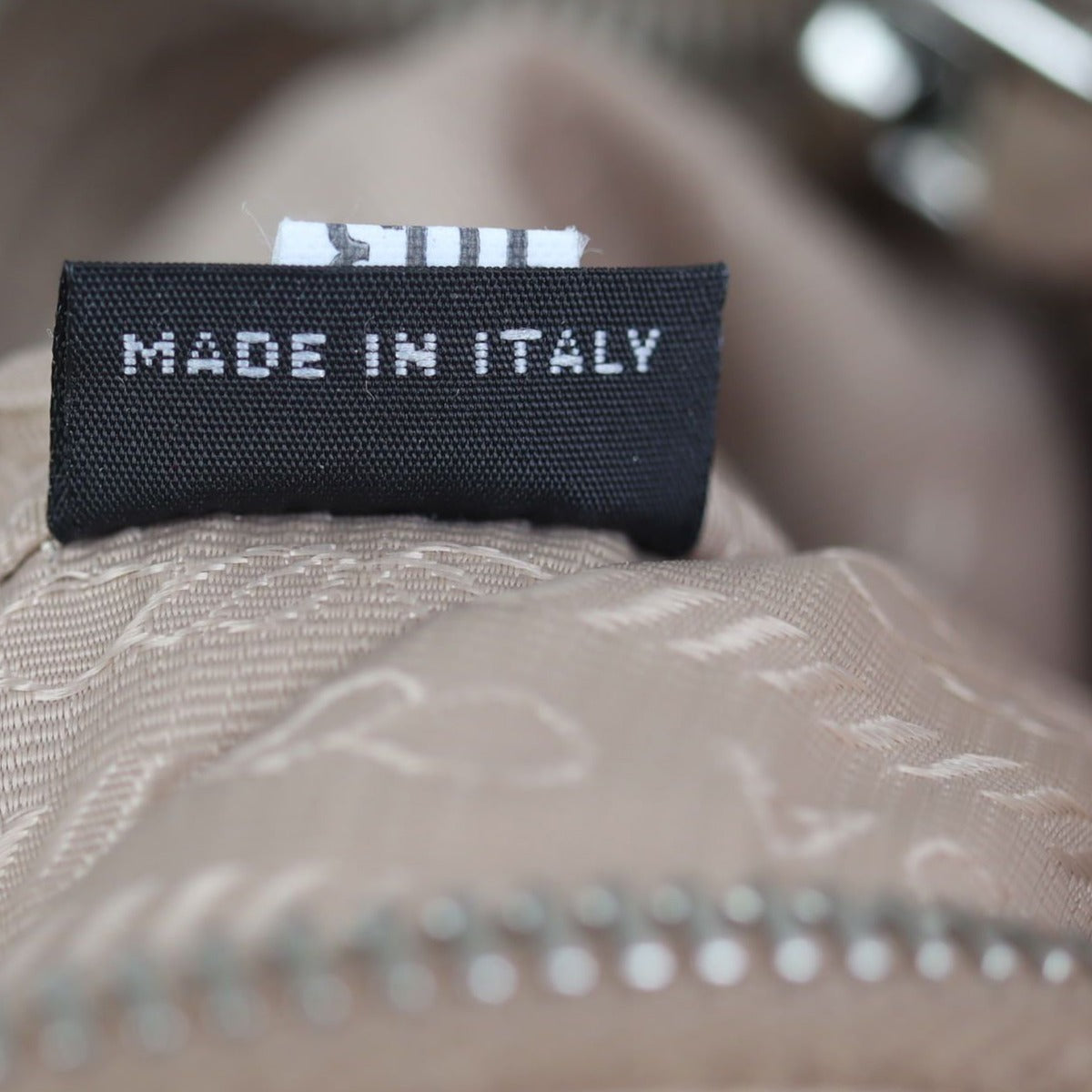 Prada Re-Edition 2005 Tessuto Shoulder Bag