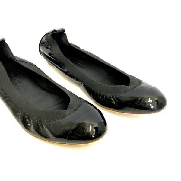 Women's Chanel ballerinas in black stretch patent leather