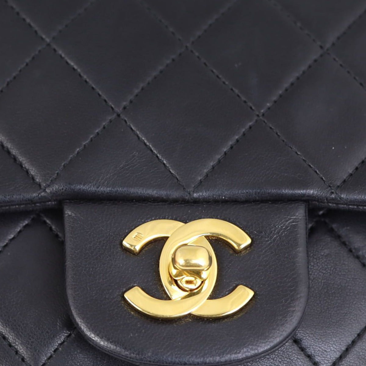 Chanel Classic Double Flap Medium | 1 Series